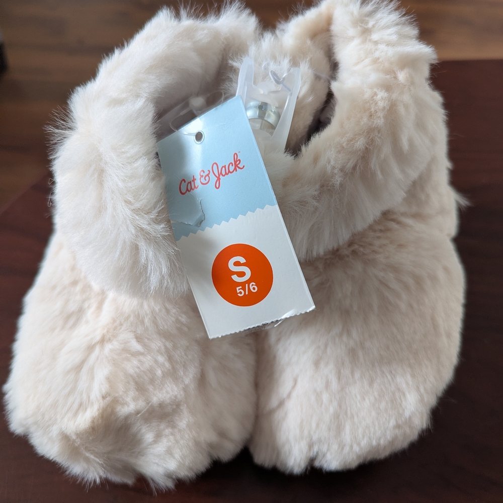 Brand New Cozy Cream Kids Slippers